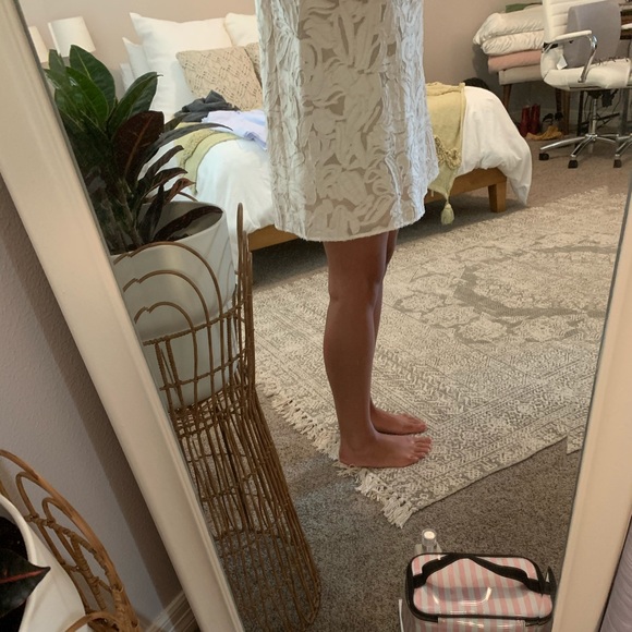 DO + BE White High Neck Shift Dress - Picture 6 of 9